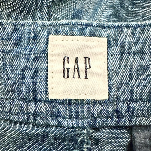 GAP | Women’s Chambray City Short (8) - Picture 4 of 6